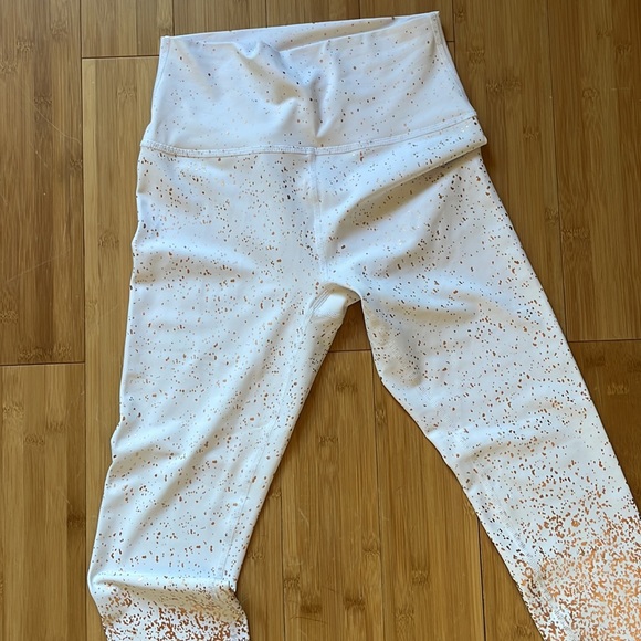 Buff Bunny Leggings - Picture 2 of 7